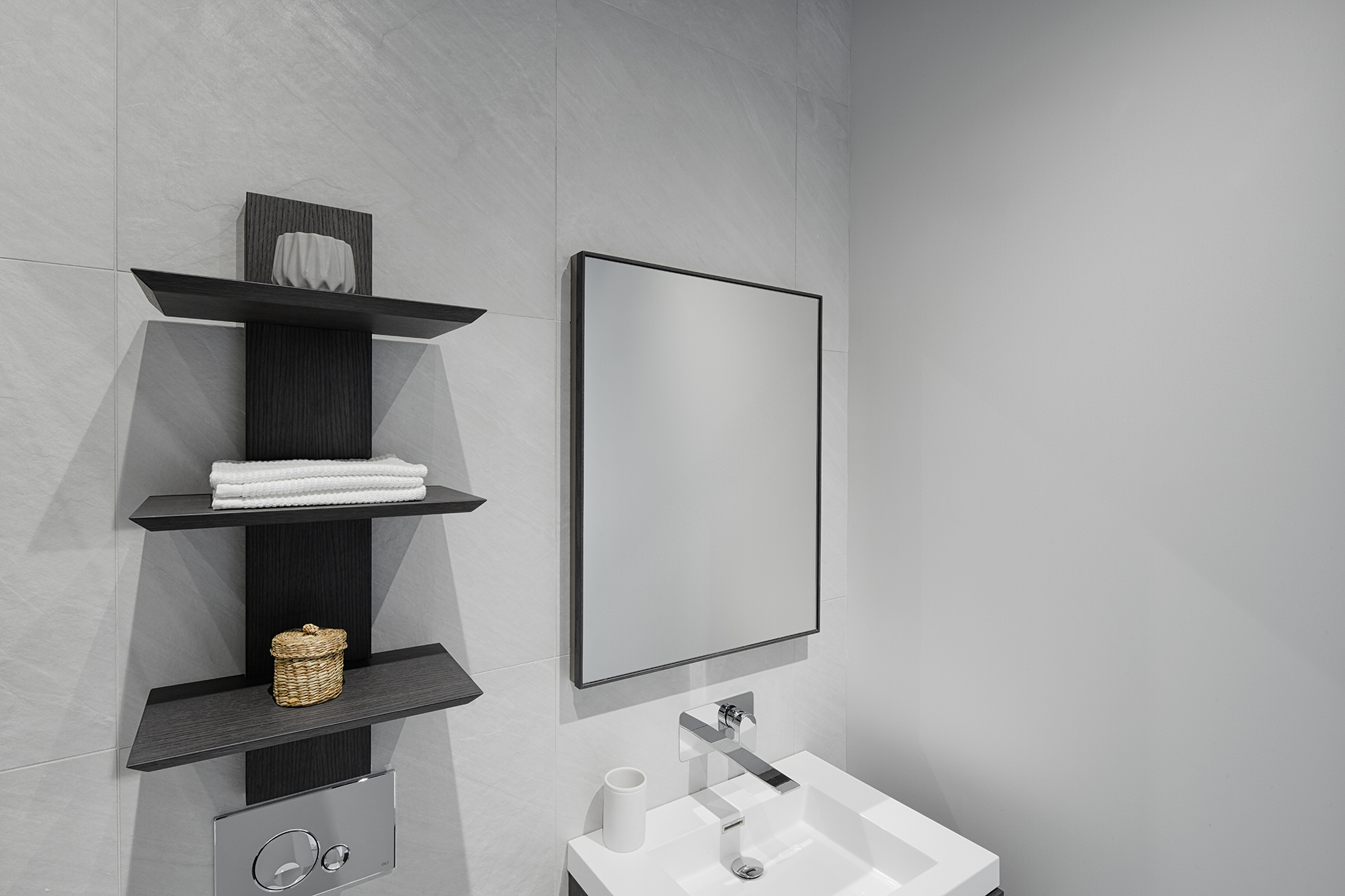 FRAME-LINEA_24in-Mirrored-Cabinet